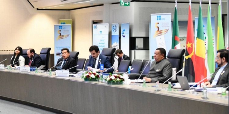 OPEP+ confirma plan de oferta petrolera, México seguirá con su cuota; Omicron bajo la lupa   