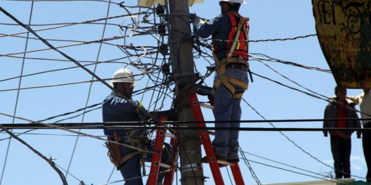 Pérdidas de electricidad en distribución en México crecen 27% anual