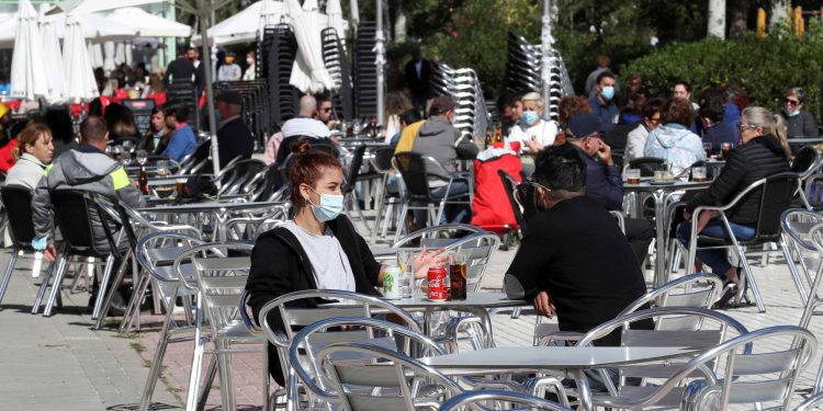 Indicador Global de la Actividad Económica baja 0.2% en noviembre; actividad terciaria retrocede 0.5%