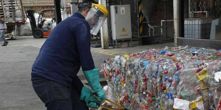 Energía de EUA invierte 13.4 millones de dólares para combatir los residuos plásticos y reducir las emisiones de la industria del plástico