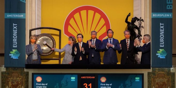 Shell anuncia el primer día de cotización de una sola línea de acciones ordinarias