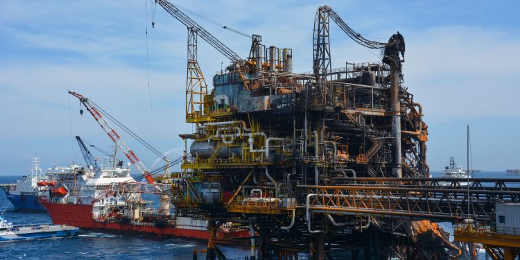 Déficit de la balanza comercial petrolera suma 24,926 mdd; importaciones de combustibles repuntan 73% en 2021: Inegi