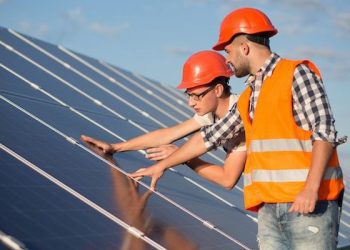 Financiamiento corporativo al sector solar suma 27,800 mdd en 2021, el máximo en 10 años: Mercom Capital Group