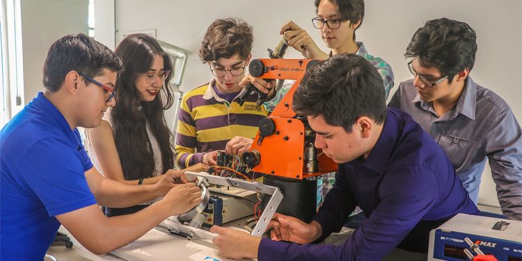 Tecnológico de Monterrey ofrece  becas para estudiar una carrera I Convocatoria