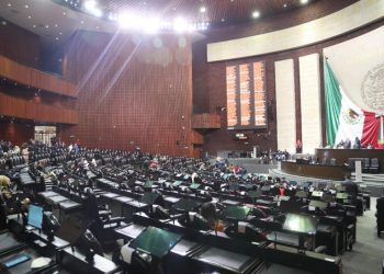 PRI propone el derecho al suministro de energía eléctrica en la Constitución