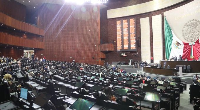 PRI propone el derecho al suministro de energía eléctrica en la Constitución