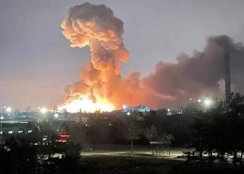 Ataque militar de Rusia a Ucrania lleva al petróleo a los 100 dólares el barril