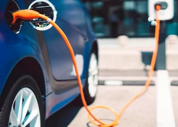 Vehículos híbridos, híbridos enchufables y eléctricos en EUA participan con 11% de las ventas de autos