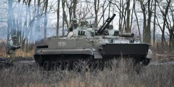 Conflicto en Ucrania sube precios de energéticos; sanciones a Rusia se podrían revertir a economía global