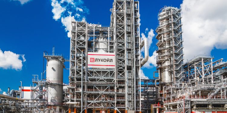 LUKOIL aumento uso de energía renovable para necesidades propias