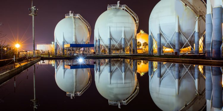 Precio de gas natural de 3.92 dólares MMBtu en 2022, el nivel más alto en ocho años