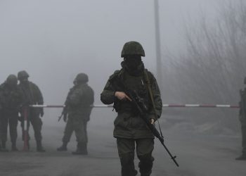 Precio del crudo se acerca a los 100  dólares por tensión Rusia-Ucrania y menores inventarios de EU