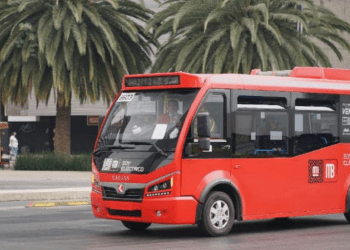 Minibús eléctrico en la CDMX, aceptado por usuarios en prueba piloto