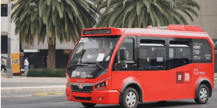 Minibús eléctrico en la CDMX, aceptado por usuarios en prueba piloto