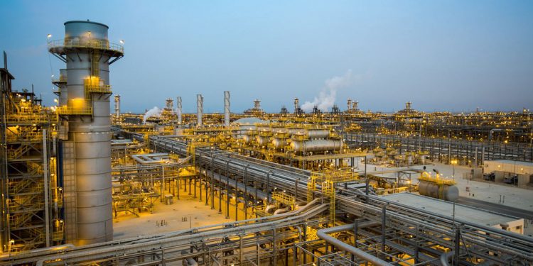 Saudi Aramco vende 49% de su filial de gasoductos a Black Rock y Hassaba por 15,500 millones de dólares