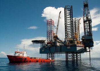 Déficit de la balanza comercial petrolera baja a 1,529 mdd en febrero; las importaciones caen -6.02% en el mes