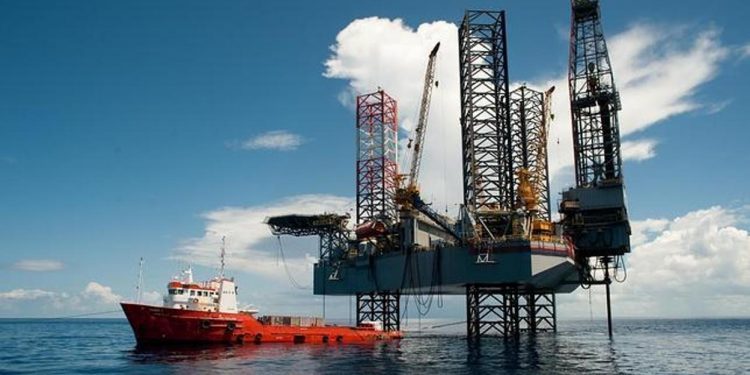 Déficit de la balanza comercial petrolera baja a 1,529 mdd en febrero; las importaciones caen -6.02% en el mes