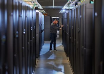 Schneider Electric presenta el primer marco para mejorar el control de objetivos sostenibles en la industria de los centros de datos