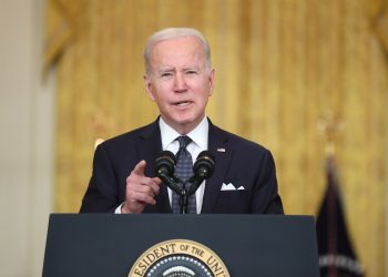 Biden y Johnson prohíben importaciones de petróleo ruso a EE.UU. y Reino Unido