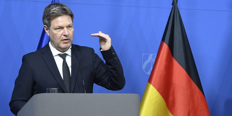 Alemania y Qatar firman acuerdo para suministro de gas natural