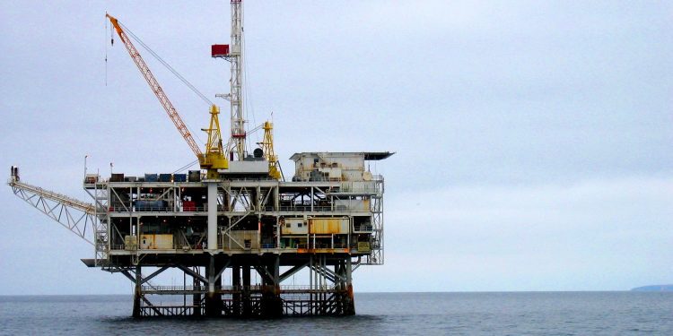 Shell firma contrato de producción compartida por el 25% del campo Atapu en Brasil