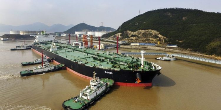 Exportaciones de gasolina y diesel de China a la baja, aumenta consumo interno