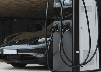 Cargador de vehículos eléctricos de Ingeteam gana el Red Dot Award al diseño