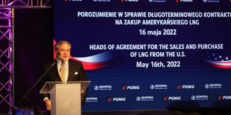 Sempra Infraestructura y PGNiG firman acuerdo para abastecer GNL a Polonia