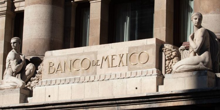 No cede escenario negativo, inflación al alza, menor crecimiento y alza de tasas de interés: Banxico