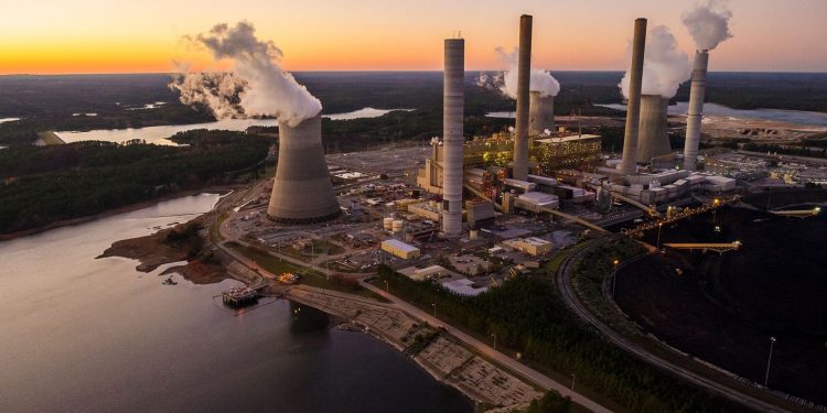 Sempra Infraestructura firma acuerdo con TotalEnergies, Mitsui y Mitsubishi para proyecto de captura de carbono en Luisiana