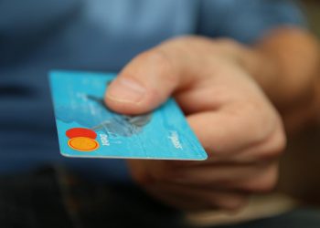 Tarjetas aprobadas y no recogerlas puede dañar tu historial  crediticio