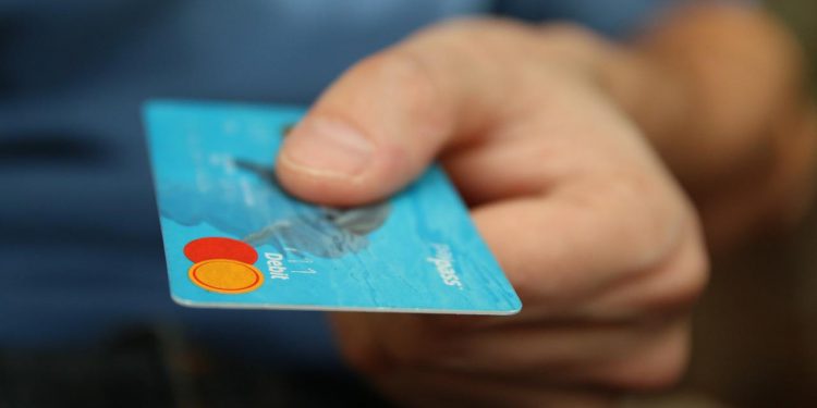 Tarjetas aprobadas y no recogerlas puede dañar tu historial  crediticio