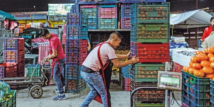 Ingresos en comercios al mayoreo cae -0.9% en abril, la más pronunciada desde mayo de 2020