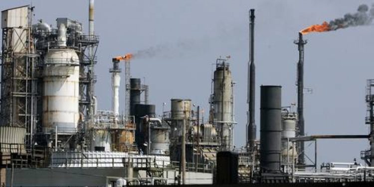 Sector refinación de EE. UU. disminuyó su capacidad en 2021,  por segundo año consecutivo