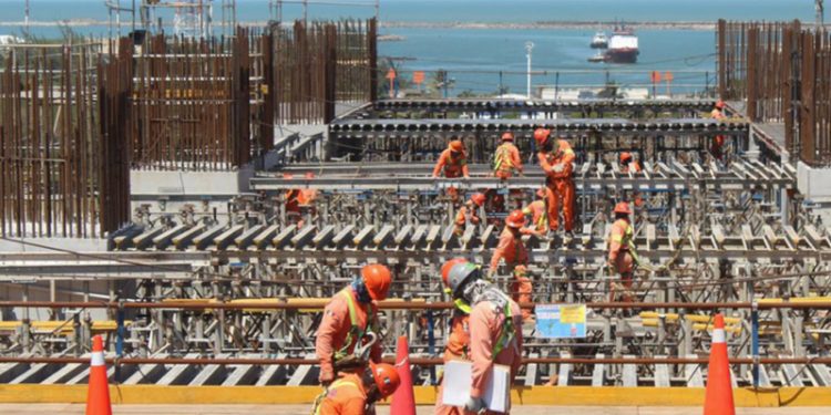 Sector construcción crece 2.2% en mayo; petróleo y petroquímica repunta 7.8%