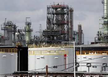 Mayores ingresos de empresas petroleras, pero también aumentaron los costos: EIA