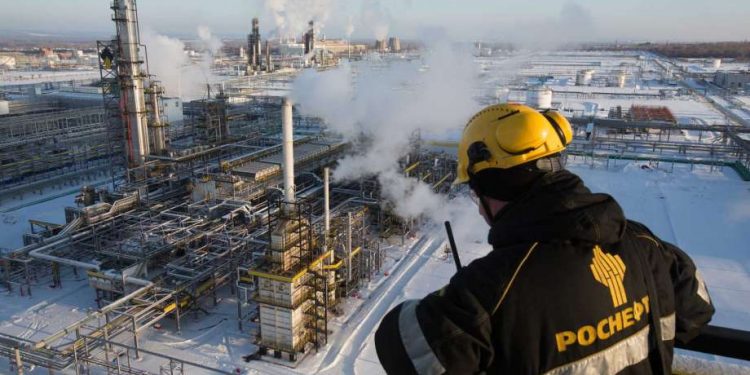 G7 busca poner tope al precio del petróleo ruso en diciembre