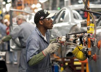 Demanda laboral de EEUU cae a su peor nivel desde septiembre de 2021