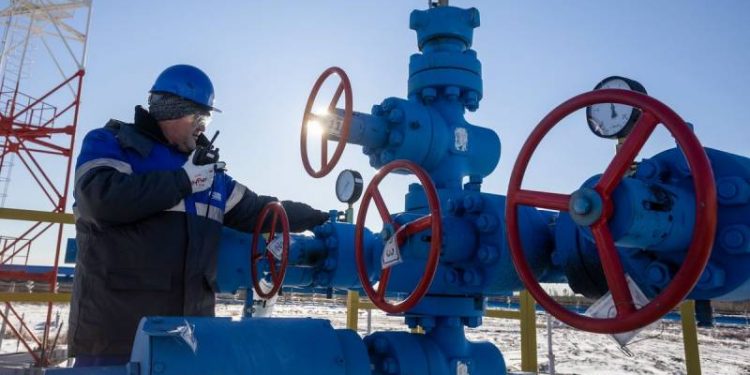Exportaciones de gas natural de Rusia a Europa disminuyen a mínimos de casi 40 años