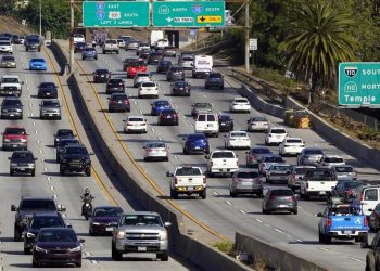 Petroleras y fabricantes de autos contra 100% de vehículos eléctricos en California para 2035