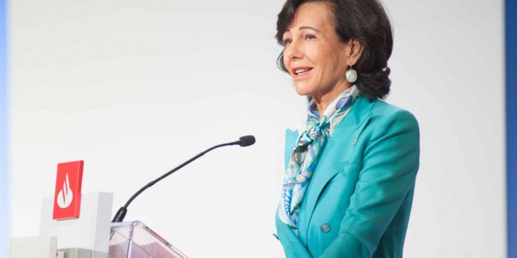 Santander, líder mundial en financiamiento de energías renovables; certificará empleados en sostenibilidad y criterios ESG