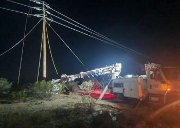 CFE restablece suministro eléctrico de usuarios afectados por el paso del huracán Kay