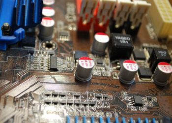 Eléctrico-electrónico y electromovilidad, dos de los cinco sectores estratégicos de la Política Industrial de la SE