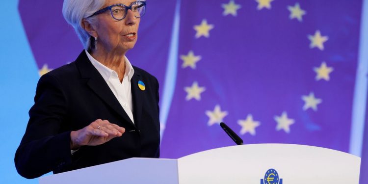 BCE aumenta 0.75 puntos su tasa de interés; espera mayor inflación y menor crecimiento