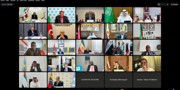 OPEP+ acuerda recortar producción 100,000 bd en octubre; reunión de emergencia si es necesario