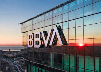 BBVA reducirá emisiones de su cartera de clientes de petróleo y gas un 30% antes de 2030