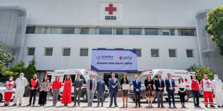 Sempra Infraestructura entrega dos ambulancias a la Cruz Roja