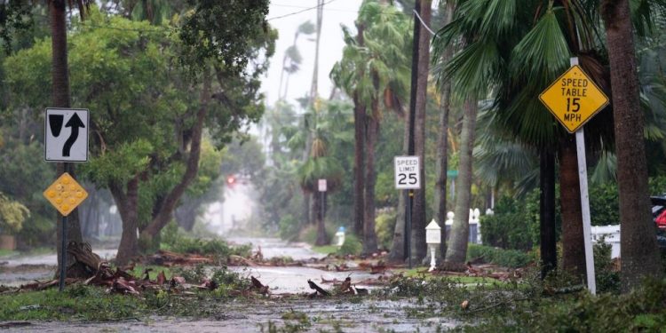 Huracán Ian afecta suministro eléctrico, plataformas petroleras y sistemas de agua