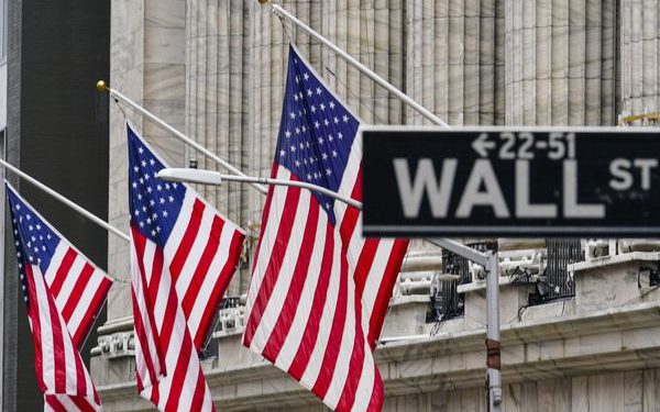 Economía de EEUU atrapada entre la recesión y la inflación