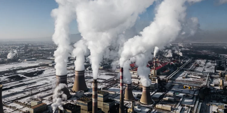 Emisiones de CO2 por combustión combustibles fósiles crecerán a menor ritmo en 2022